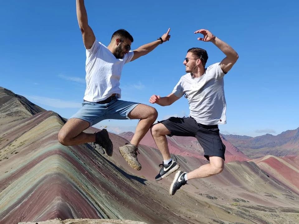 MONTAÑA DE COLORES CUATRIMOTOS — imagen temporal