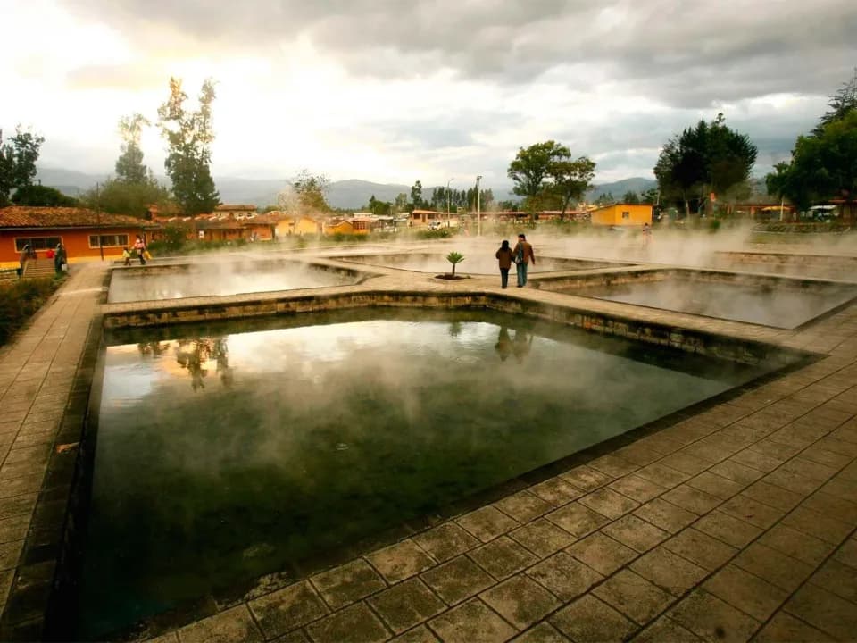 BAÑOS DEL INCA
